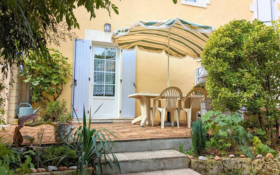 Saint-Genis-d'Hiersac Cottage | 63 m² Cabin ∙ 2 bedrooms ∙ 4 guests