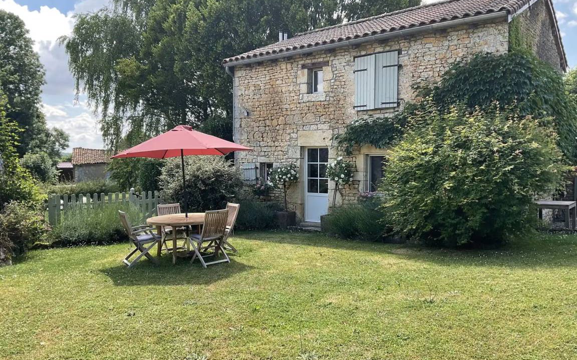 Saint-Amant-de-Bonnieure House | 65 m² House ∙ 2 bedrooms ∙ 4 guests