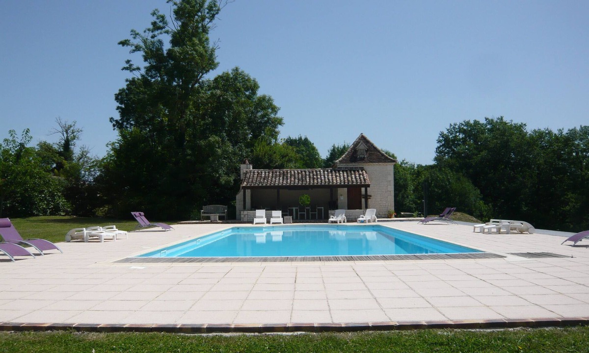 Boisse Cottage | 7 luxury gites for couples, no children. Peace, great views, large pool and spa.