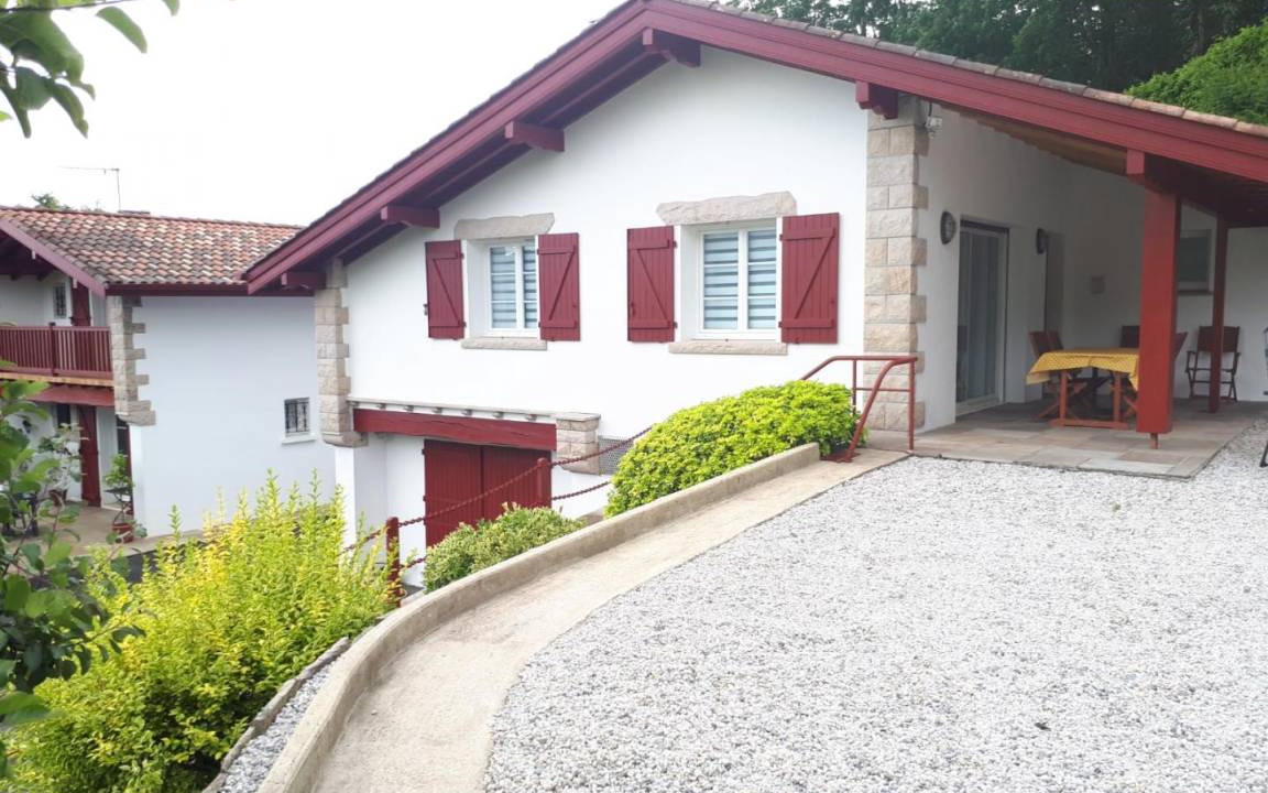 Saint-Pee-sur-Nivelle House | 72 m² Gîte ∙ 2 bedrooms ∙ 4 guests