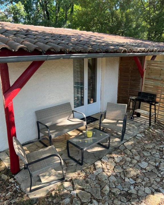Saint-Aubin-de-Nabirat House | 8-Gîte 5 personnes avec piscine