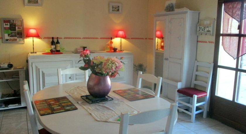 Doulezon House | 80 m² House ∙ 2 bedrooms ∙ 4 guests