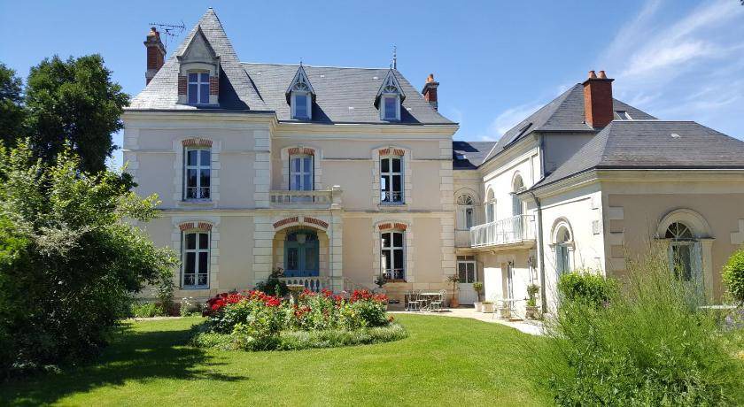 Neuville-de-Poitou Bed & Breakfast | 85 m² Bed and breakfast ∙ 2 bedrooms ∙ 5 guests