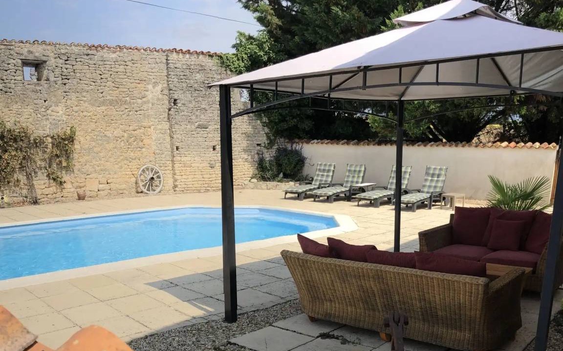 Saint-Pierre-de-Juillers House | 90 m² House ∙ 1 bedroom ∙ 5 guests