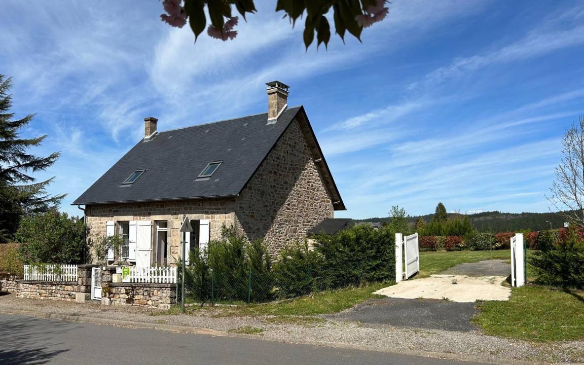 Saint-Yrieix-le-Dejalat House | 90 m² Gîte ∙ 2 bedrooms ∙ 4 guests