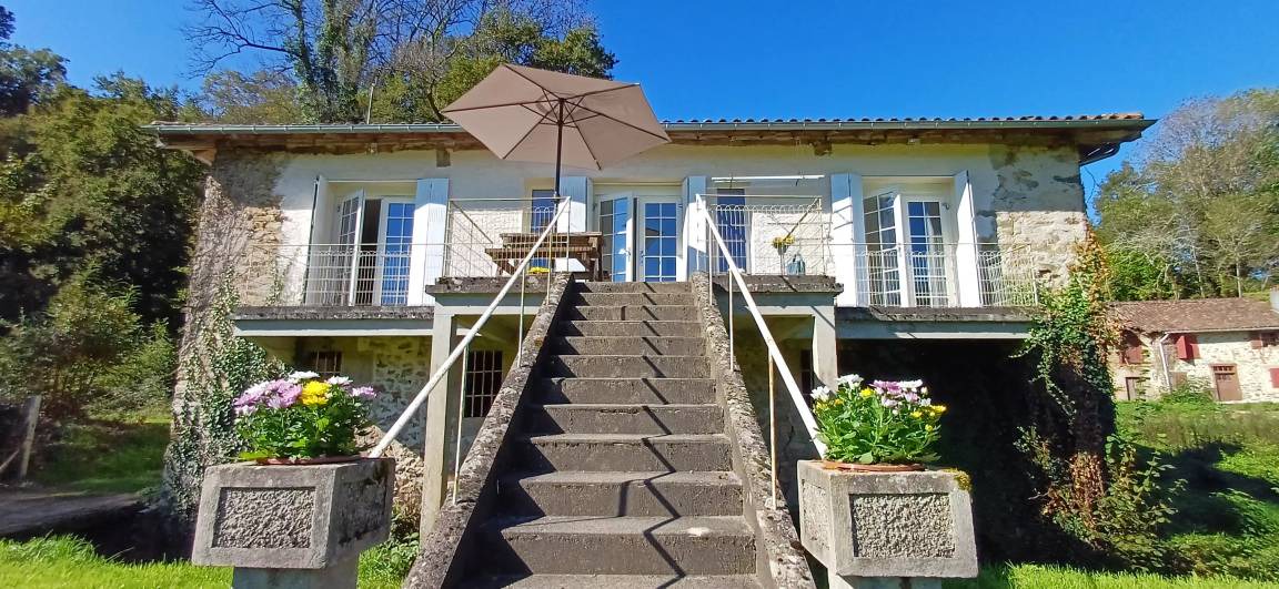 Saint-Priest-sous-Aixe House | 90 m² House ∙ 2 bedrooms ∙ 6 guests