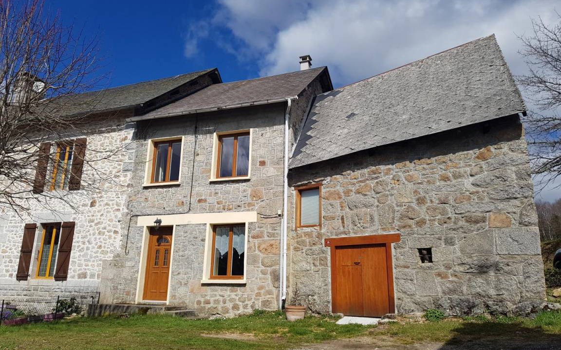 Alleyrat House | 90 m² Gîte ∙ 2 bedrooms ∙ 4 guests