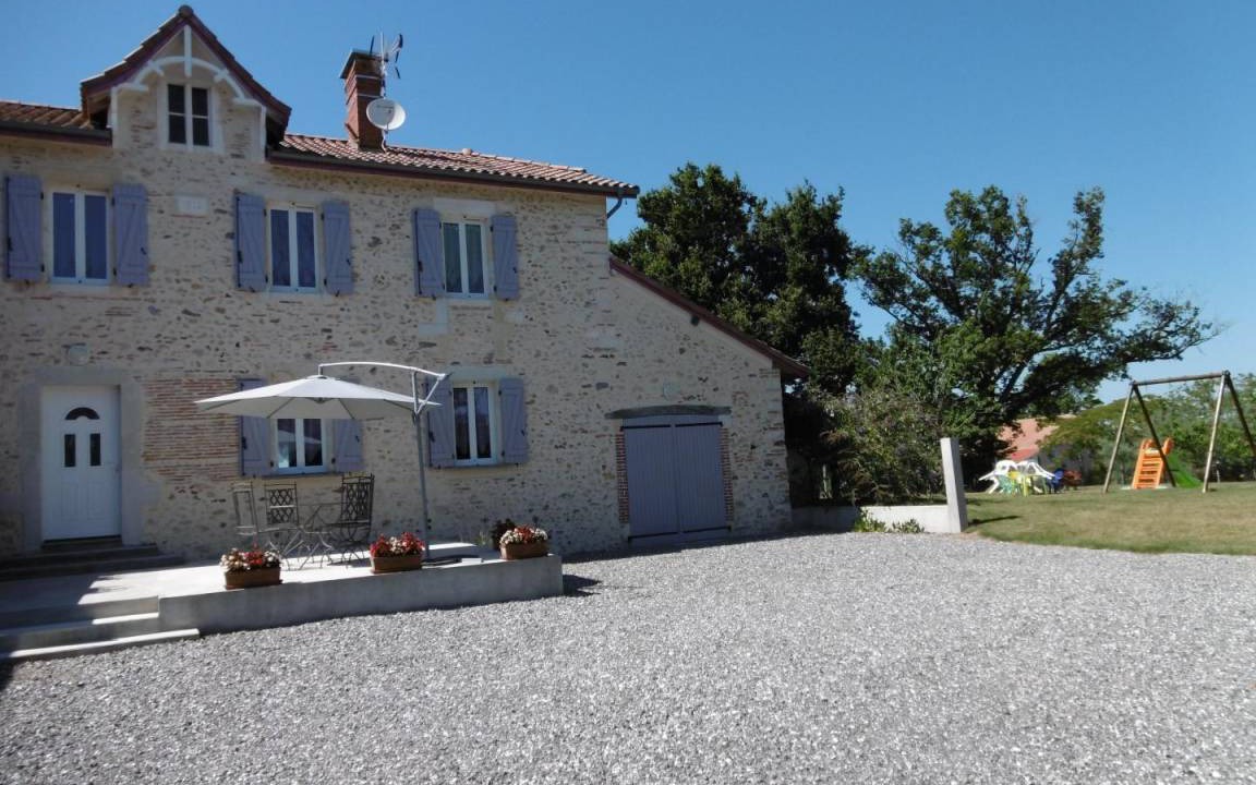 Montsoue House | 92 m² Gîte ∙ 2 bedrooms ∙ 4 guests