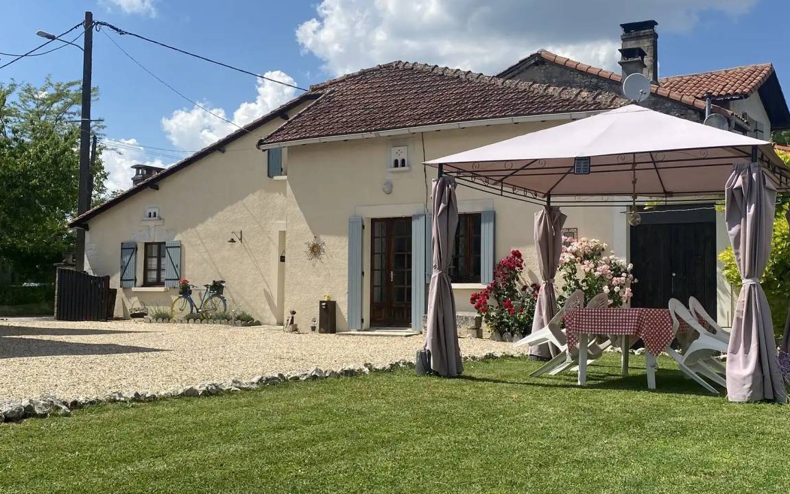 Chalais House | 95 m² House ∙ 3 bedrooms ∙ 6 guests