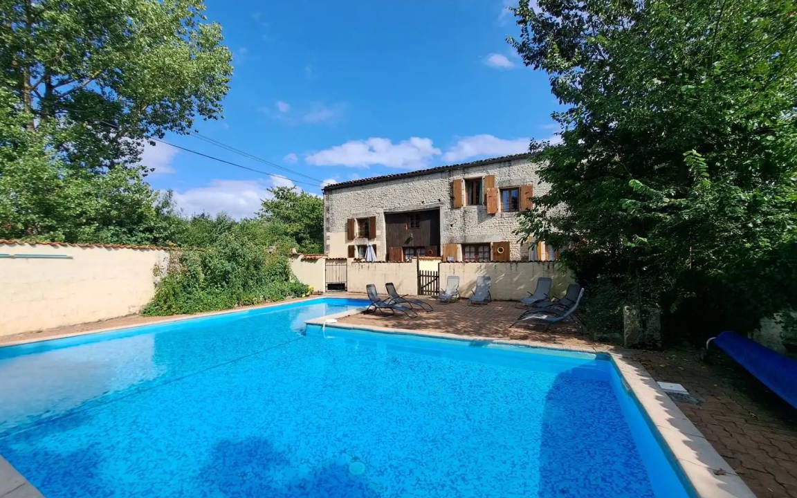 Saint-Pierre-de-Juillers House | 98 m² House ∙ 3 bedrooms ∙ 6 guests