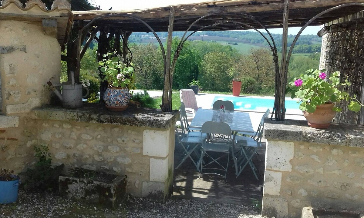 Montmoreau-Saint-Cybard Cottage | a romantic and very peaceful authentic French farm near dordogne