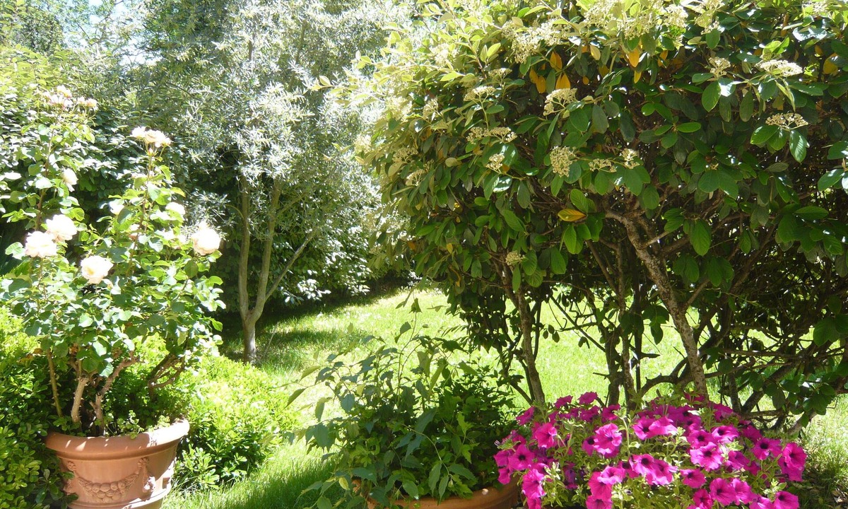 Est Apartment | AIX EN PROVENCE. BEAUTIFUL PRIVATE GARDEN APARTMENT IN LUXURY RESIDENCE WITH SWIMMING POOL