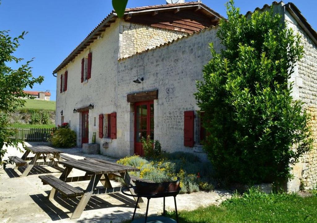 Lignieres-Sonneville House | Ancien Moulin Rénové avec Piscine et Jardin, Idéal Familles, Vignobles du Cognac - FR-1-653-88