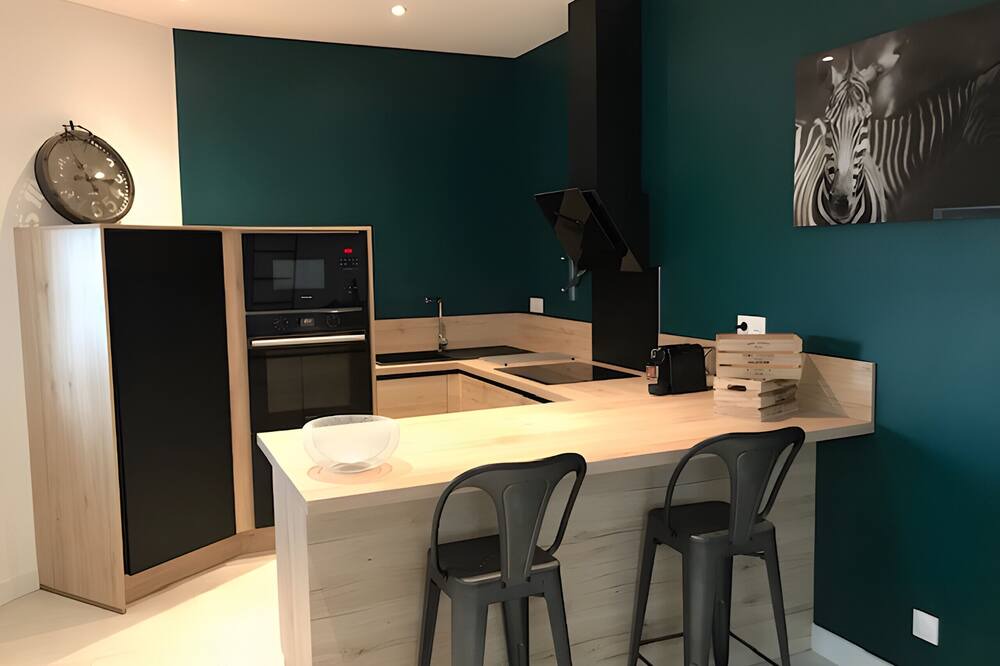 Bourg-sur-Gironde Apartment | Apartment 'Bellevue' with Wi-Fi and Air Conditioning