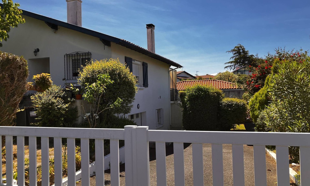 Anglet Apartment | Apartment on the ground floor - 2 bedrooms - in villa on Anglet (BASQUE coast)
