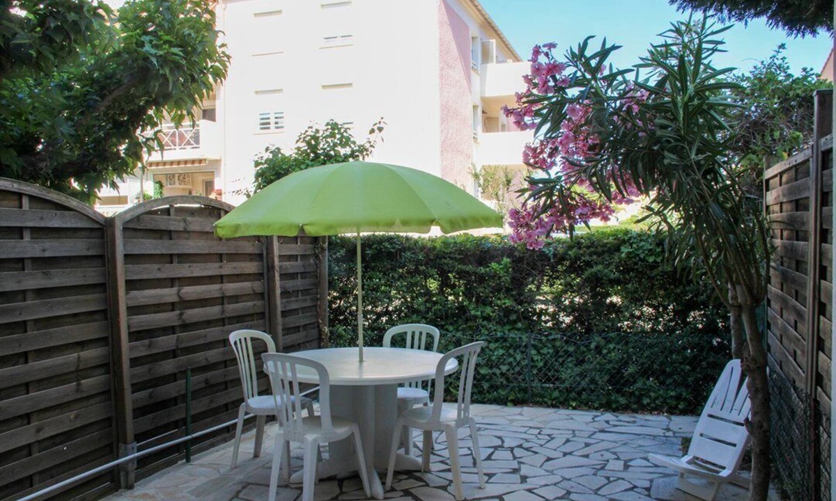 Le Lavandou Apartment | Apartment rental in a quiet neighborhood in Lavandou, cabin studio with 4 sleeps