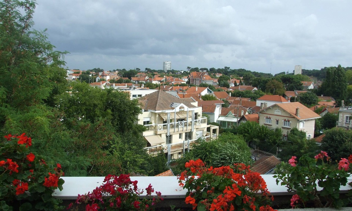 Arcachon Apartment | Apartment T3 very quiet center and near beach, casino and convention center.