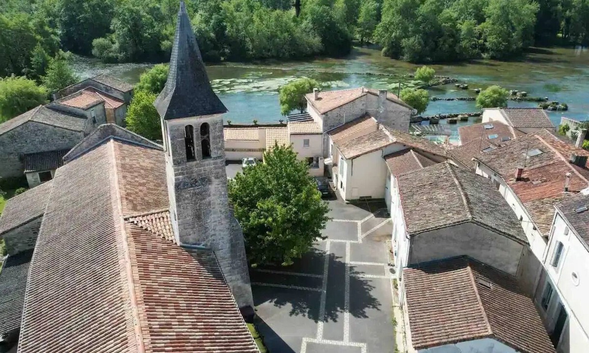 Ruelle-sur-Touvre House | Appartement 1 Chambre Centre Ville Avec Parking et Wifi