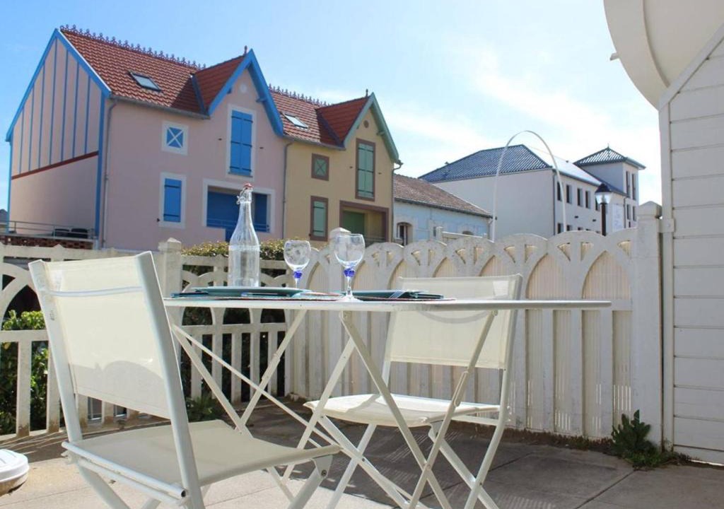 Quartier du Casino Apartment | Appartement 2 pièces avec piscine et accès direct plage à Châtelaillon-Plage - FR-1-246-275