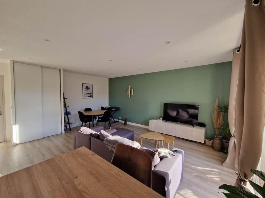 Oloron-Sainte-Marie Apartment | Appartement cosy Oloron, aux pieds des Pyrénées et de l'Atlantique!