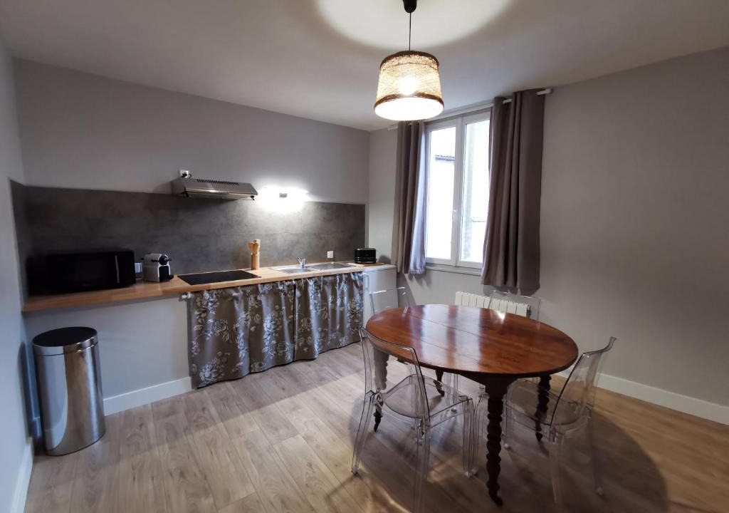La Rochefoucauld Apartment | Appartement centre ville, parking gratuit