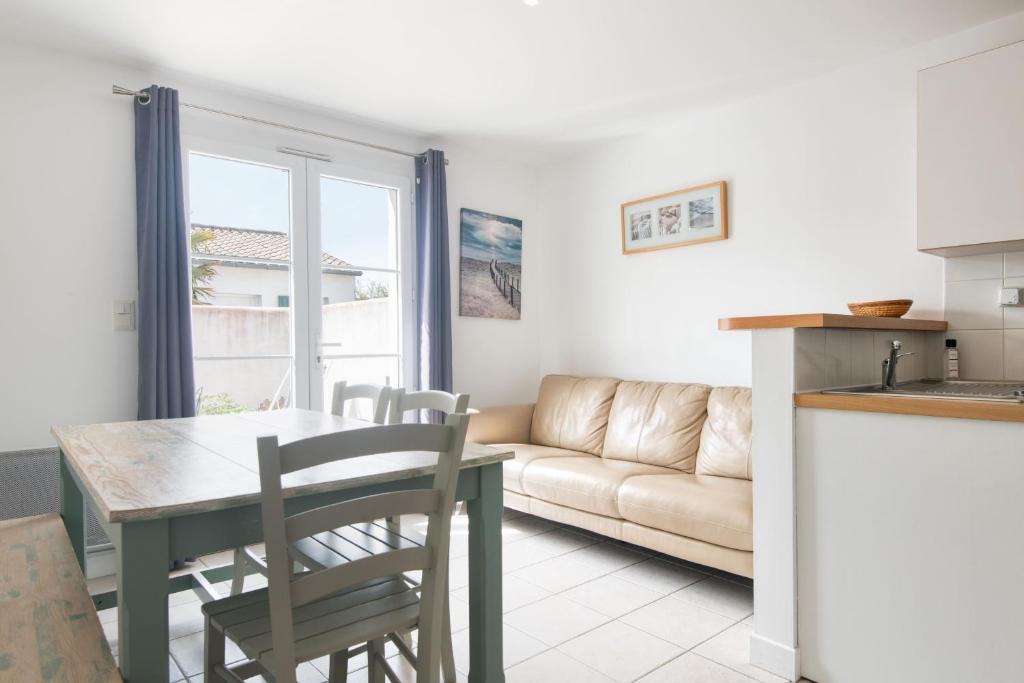 La Couarde-sur-Mer Apartment | Appartement Colombelle proche du marché et de la plage