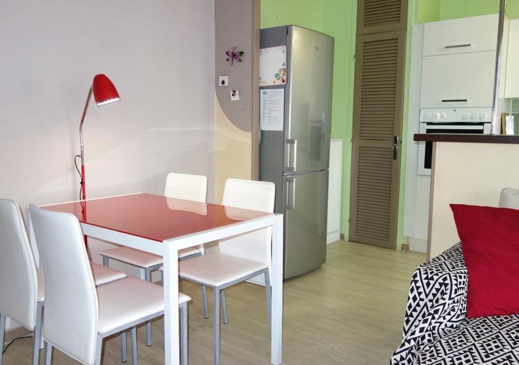 Royan Apartment | Appartement de 52 m² avec terrasse, proche plage, centre-ville et gare - parking, pour 3 pers. - FR-1-494-31