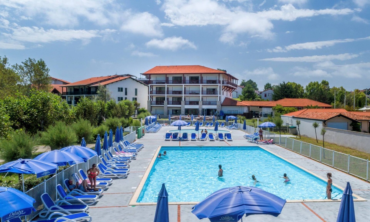Saint-Jean-de-Luz Condo | Appartement Equipé Près de la Plage + Commerces | Accès Piscine Saisonnière