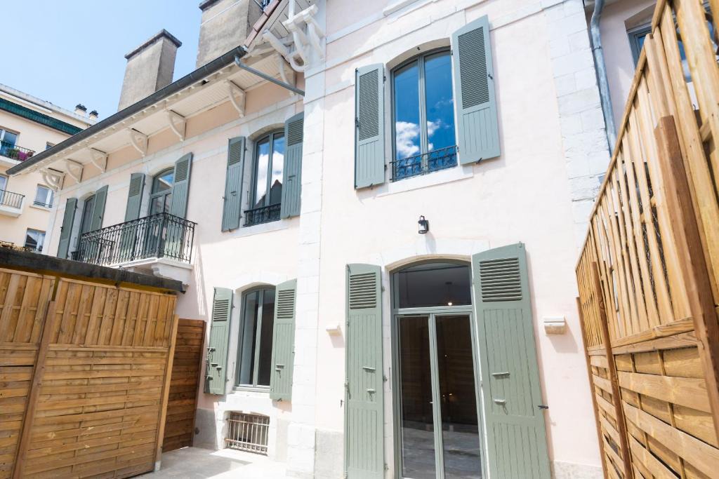 Centre Ville Apartment | Appartements centre-ville - Wifi - Cuisine tout équipée - Lave-linge