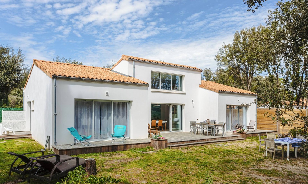 Dolus-d'Oleron Villa | Architect's Villa 800m from the Sea – Comfort, Nature, and Serenity in Oléron, with Terrace Garden