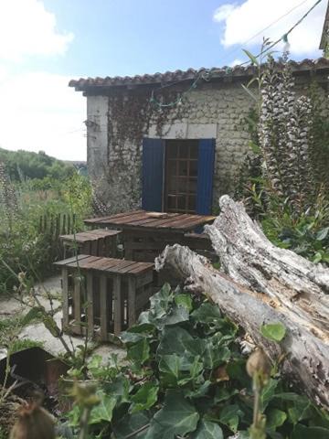 Bouteilles-Saint-Sebastien House | au bout du chemin