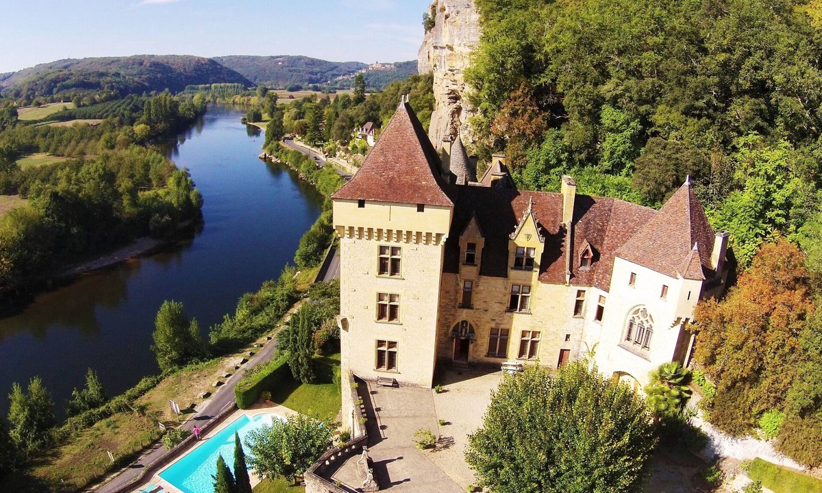 Vezac Other | AUTHENTIC CASTLE WITH *VIEWS AND ALL CONVENIENCES AT DOORSTEP