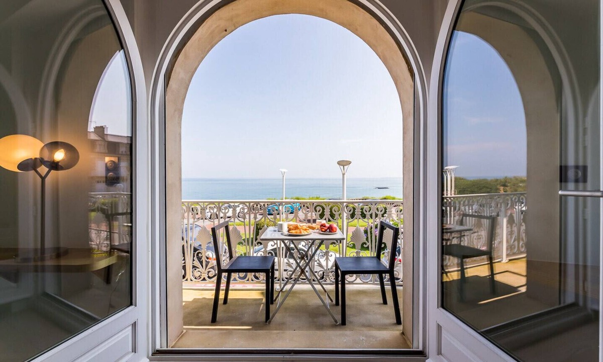 Biarritz City Centre Apartment | BALEA · KEYWEEK Seafront Duplex Apartment with Balcony, Garage in Biarritz