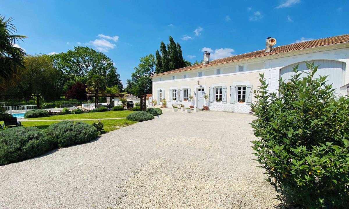 Mortiers Other | Beautiful 8 bedroom Charentaise farmhouse in peaceful rural location