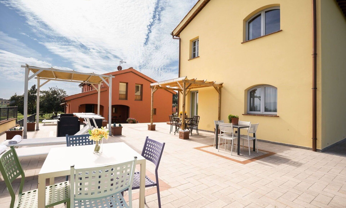 Larciano House | Beautiful apartment in villa for 5 guests with A/C, WIFI, pool, TV and patio