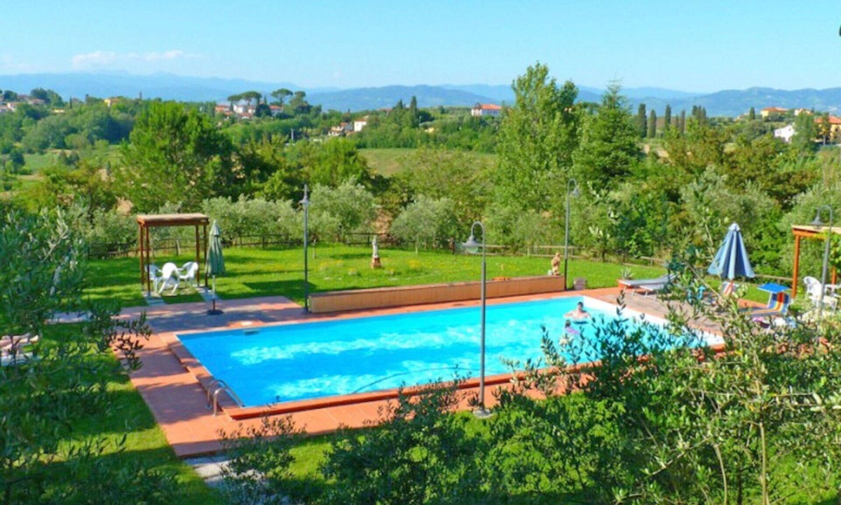 Fucecchio Villa | Beautiful apartment in villa for 2 guests with pool, A/C, WIFI and pets allowed