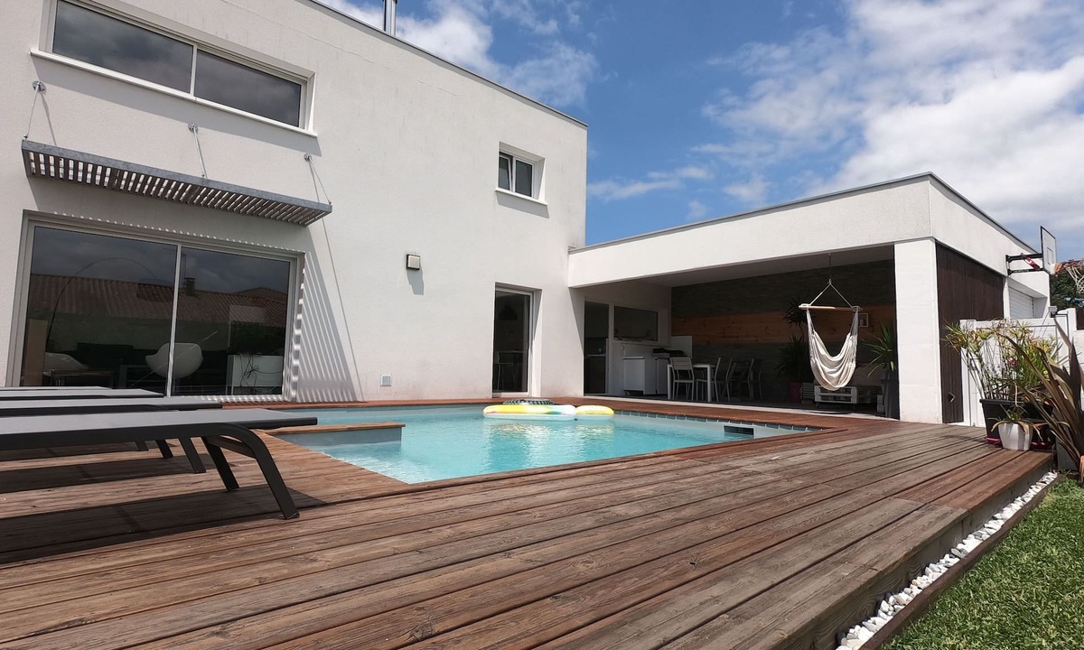 Tarnos House | Beautiful contemporary house near the beaches.