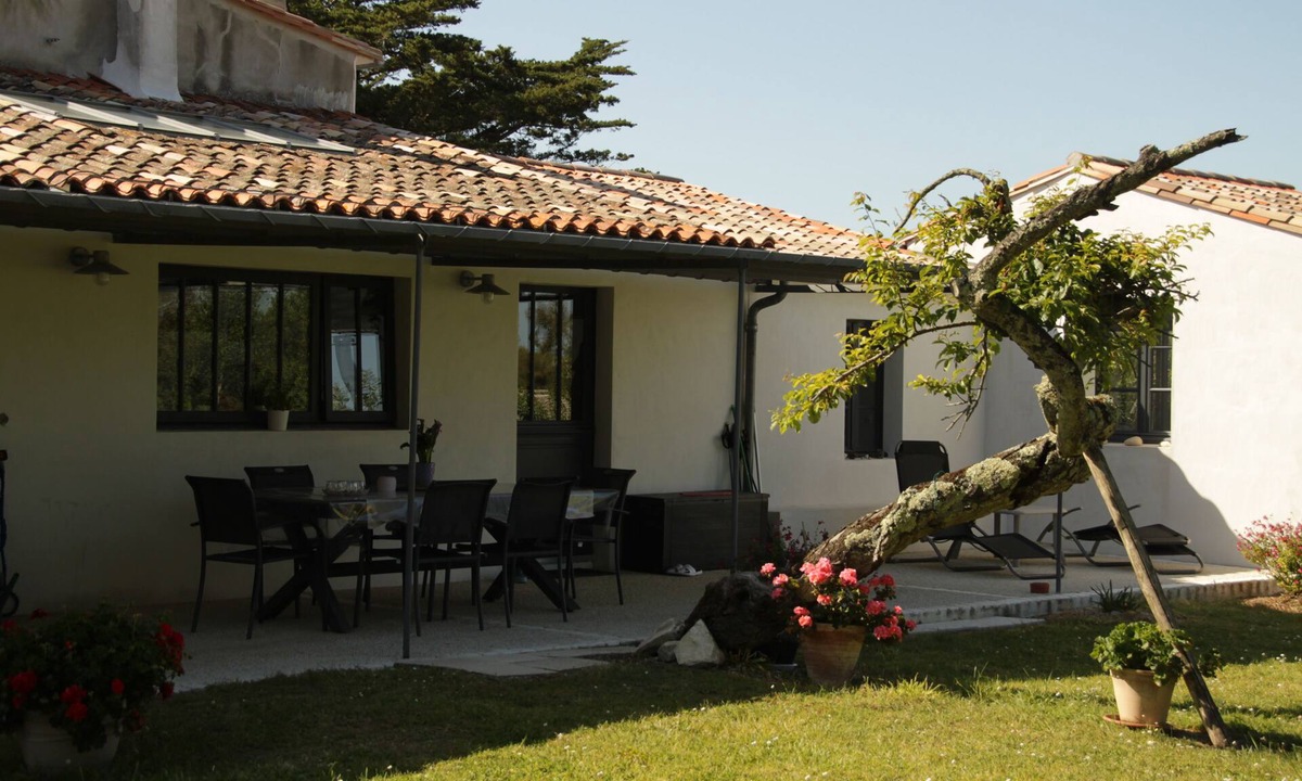 La Couarde-sur-Mer House | Beautiful longère in the heart of the island