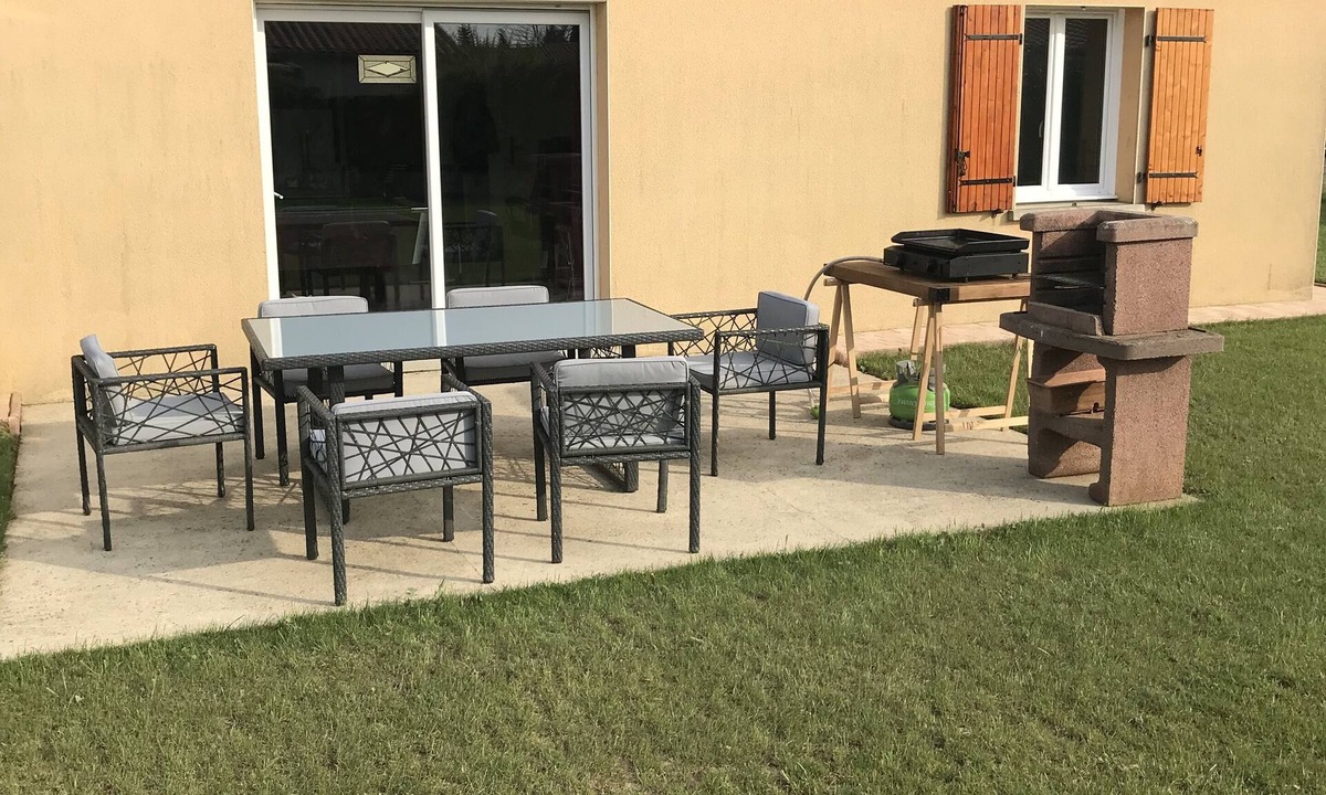Vivonne House | Beautiful, quiet house for 4 to 6 people. 15mn Vallée des Singes - 25mn Futuroscope
