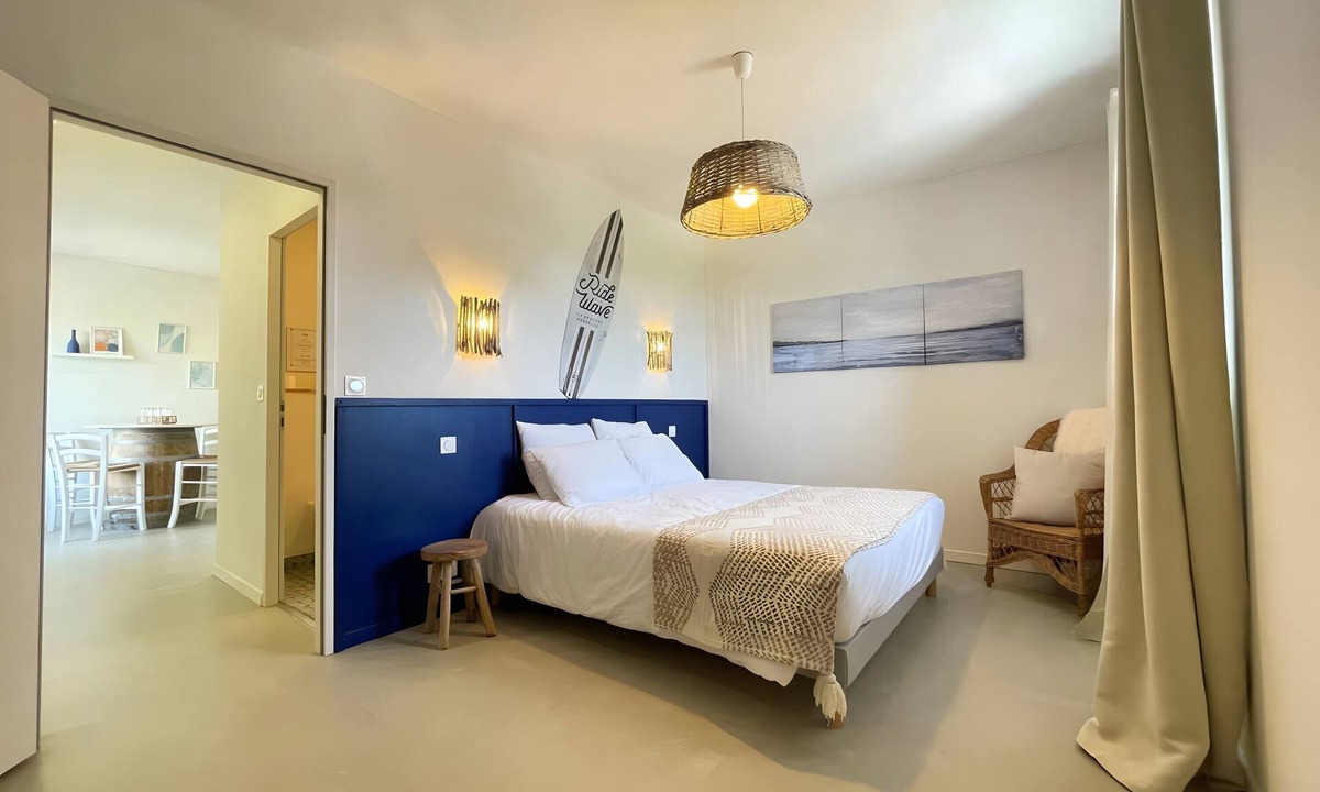 La Bastide-Clairence Bed & Breakfast | Bed and Breakfast 'Maison Perbos 1556 - Itsasoa' with Mountain View, Wi-Fi and Air Conditioning