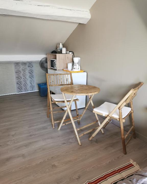 Entraigues-sur-la-Sorgue Apartment | Belle Chambre