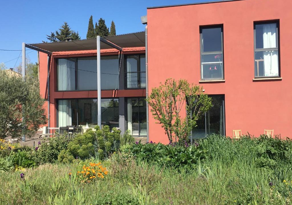 Pujaut Bed & Breakfast | Belle chambre avec vue dans maison d'architecte