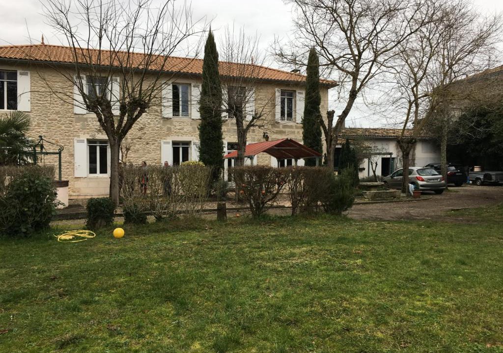 Saint-Quentin-de-Baron Bed & Breakfast | Bienvenue chez Suzy