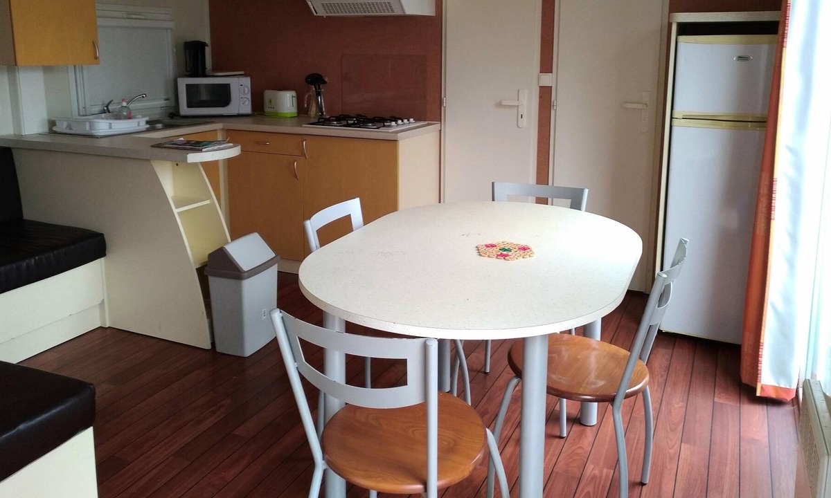 Saint-Mande-sur-Bredoire House | Camping le Lizot - 3 room mobile home 4 people