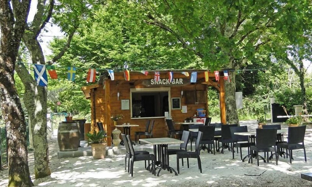 Bayas RV Rental | Camping Le Chene Du Lac