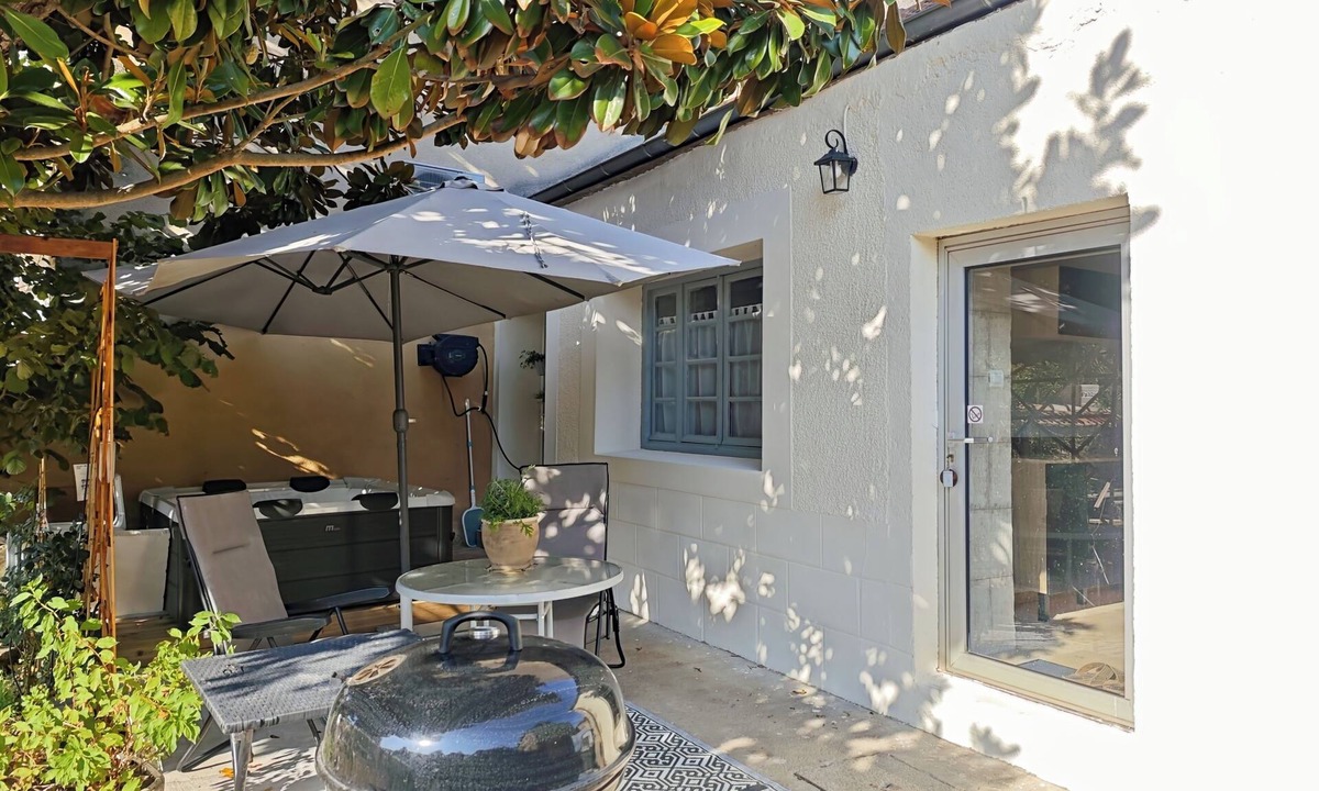 Le Bugue Villa | Carefully renovated gîte, terrace with spa, parking, close to all amenities.