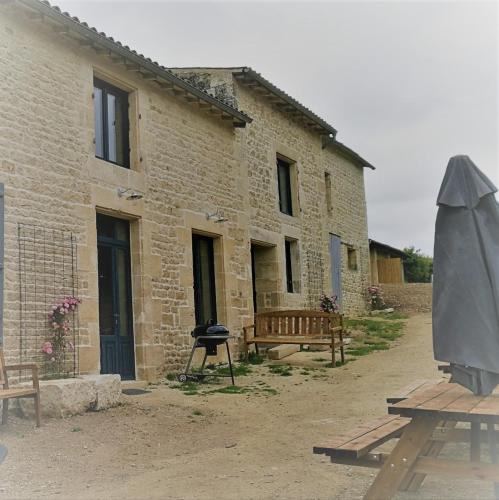 Echire House | Château des Loups - Les Cèdres Bleus