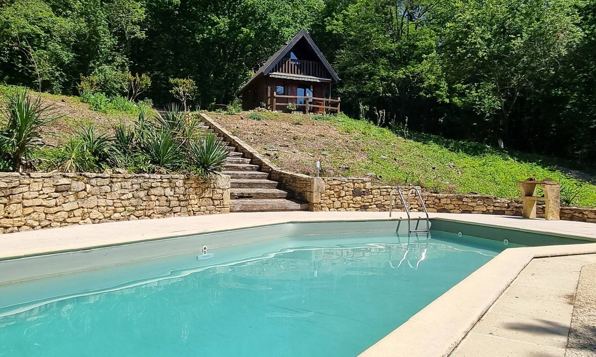 Blanquefort-sur-Briolance Ski Chalet | Chalet house, private heated pool (15/05 to 01/10) at the gateway to the Perigord Noir