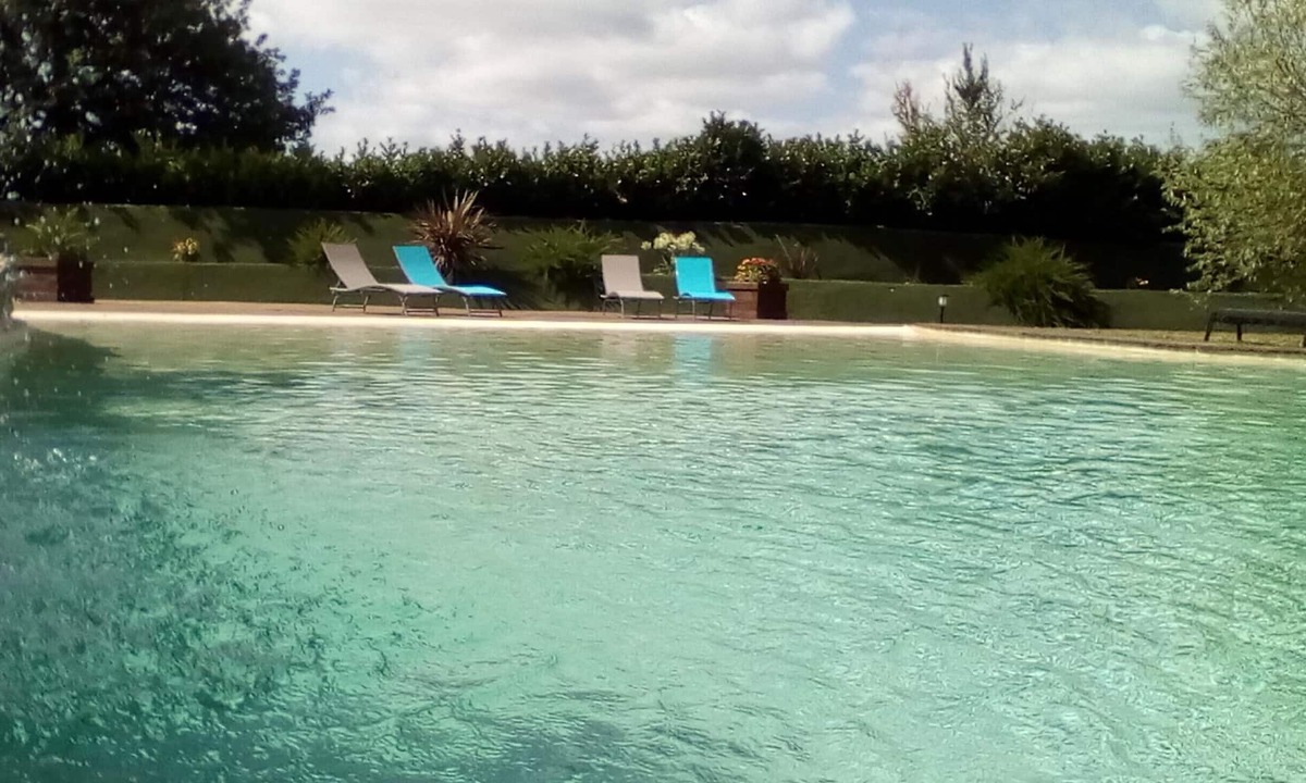 Queyrac House | Chalet 'La Bergeronnette' with Shared Pool, Private Terrace and Shared Garden