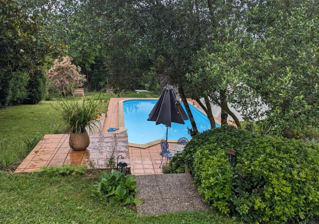 Saint-Michel-Lapujade Bed & Breakfast | chambre d'hôte La Fontaine